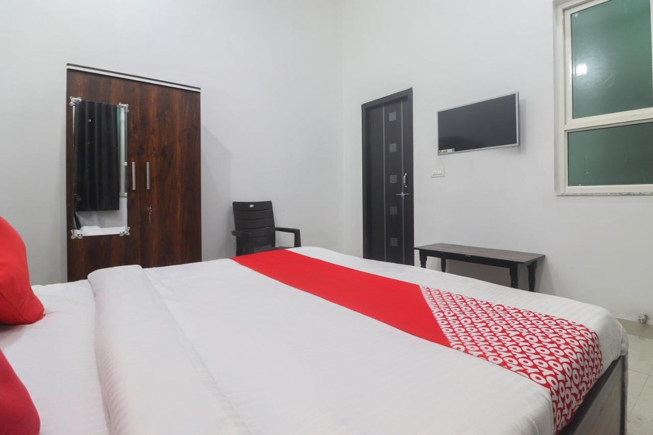 מלון Vrindāvan Oyo 67215 Shri Hit Radha Bhawan מראה חיצוני תמונה